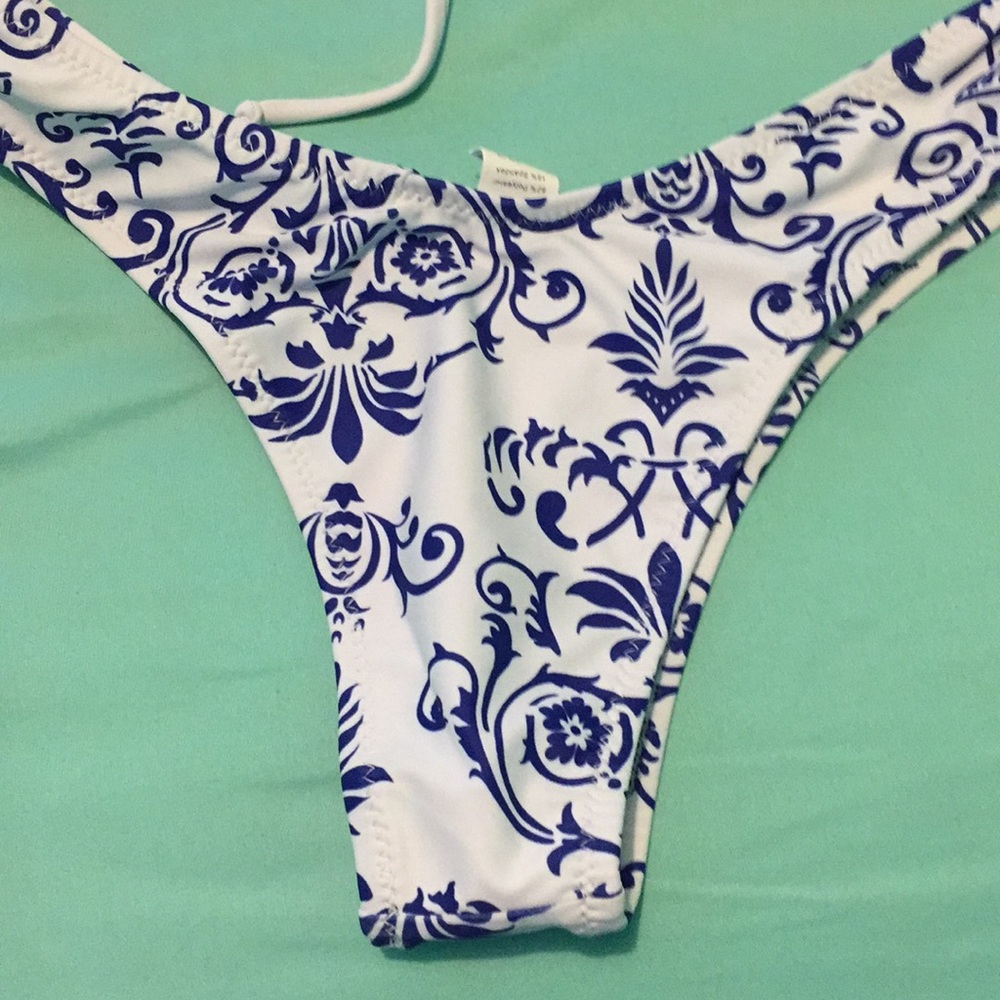 Bathing suits - Picture 2 of 3
